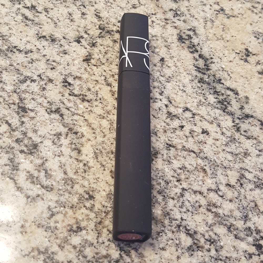 Nars in "get dirty"